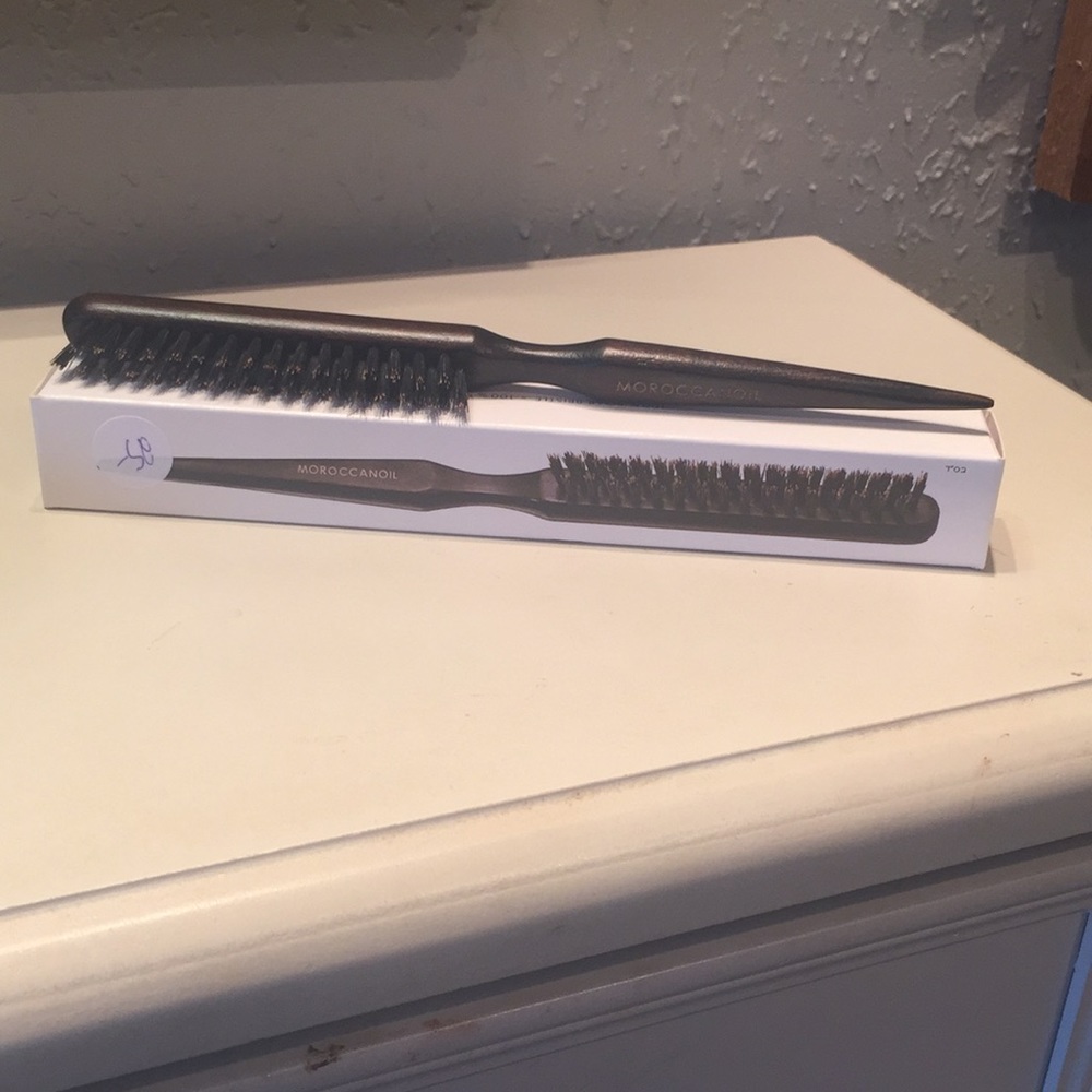 Moroccanoil teasing brush